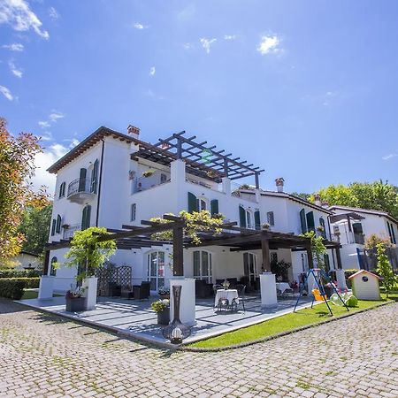 Residence Casa Bianca Marina di Massa Exteriör bild