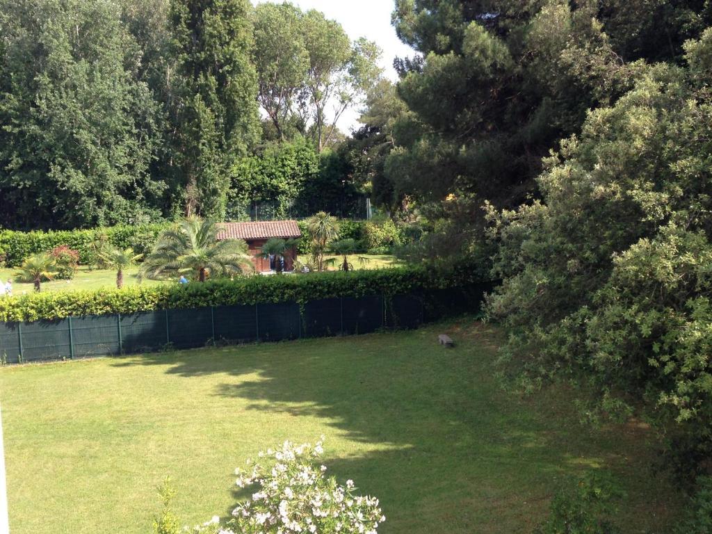 Residence Casa Bianca Marina di Massa Exteriör bild