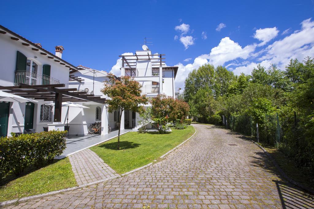 Residence Casa Bianca Marina di Massa Exteriör bild