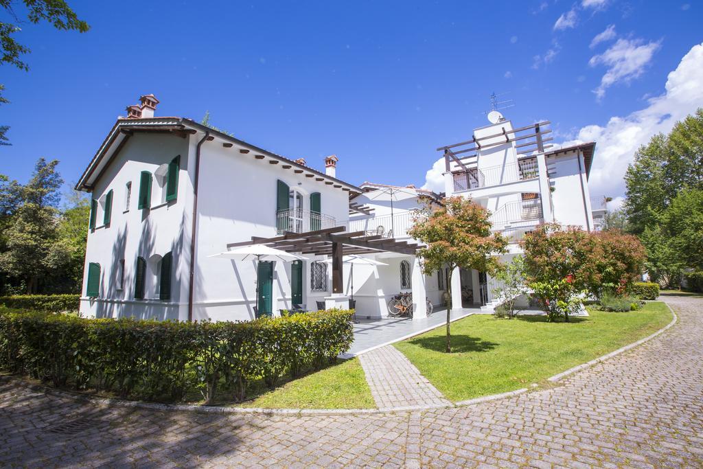 Residence Casa Bianca Marina di Massa Exteriör bild