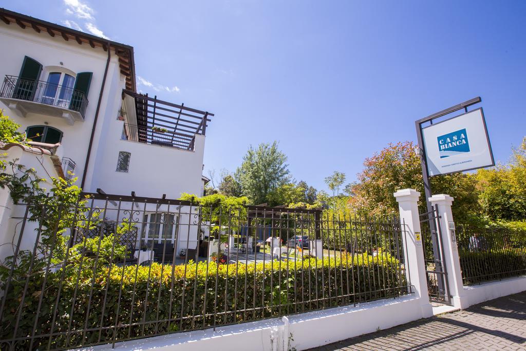 Residence Casa Bianca Marina di Massa Exteriör bild