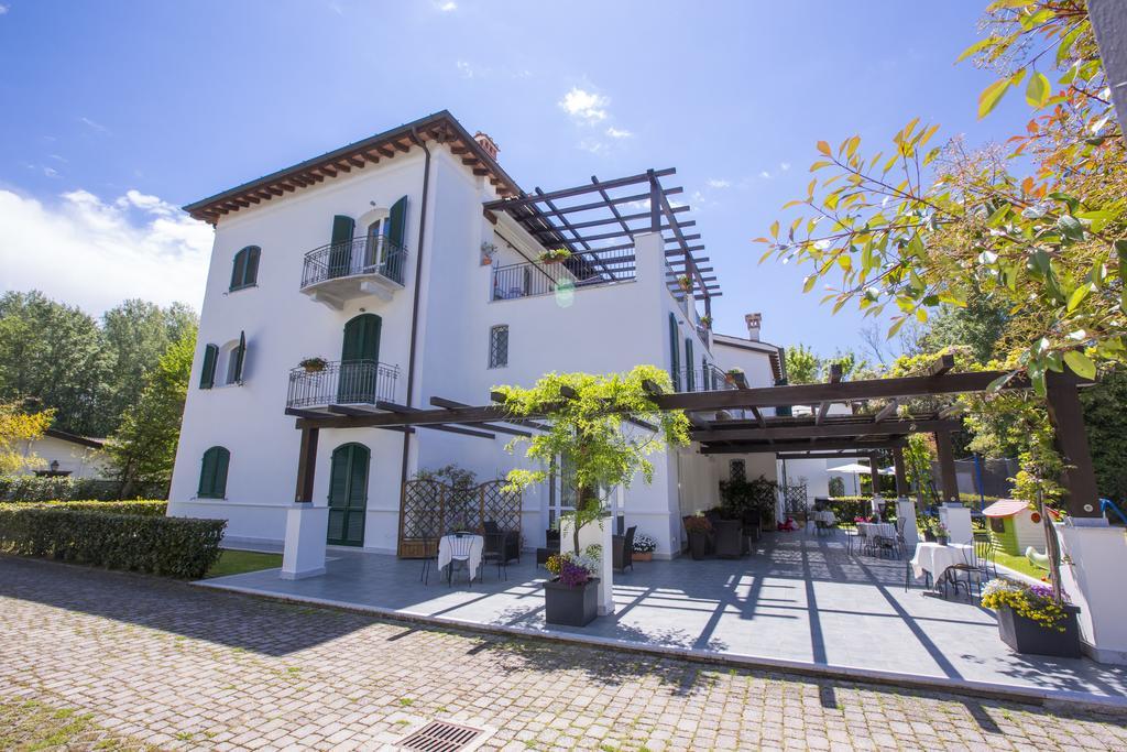 Residence Casa Bianca Marina di Massa Exteriör bild