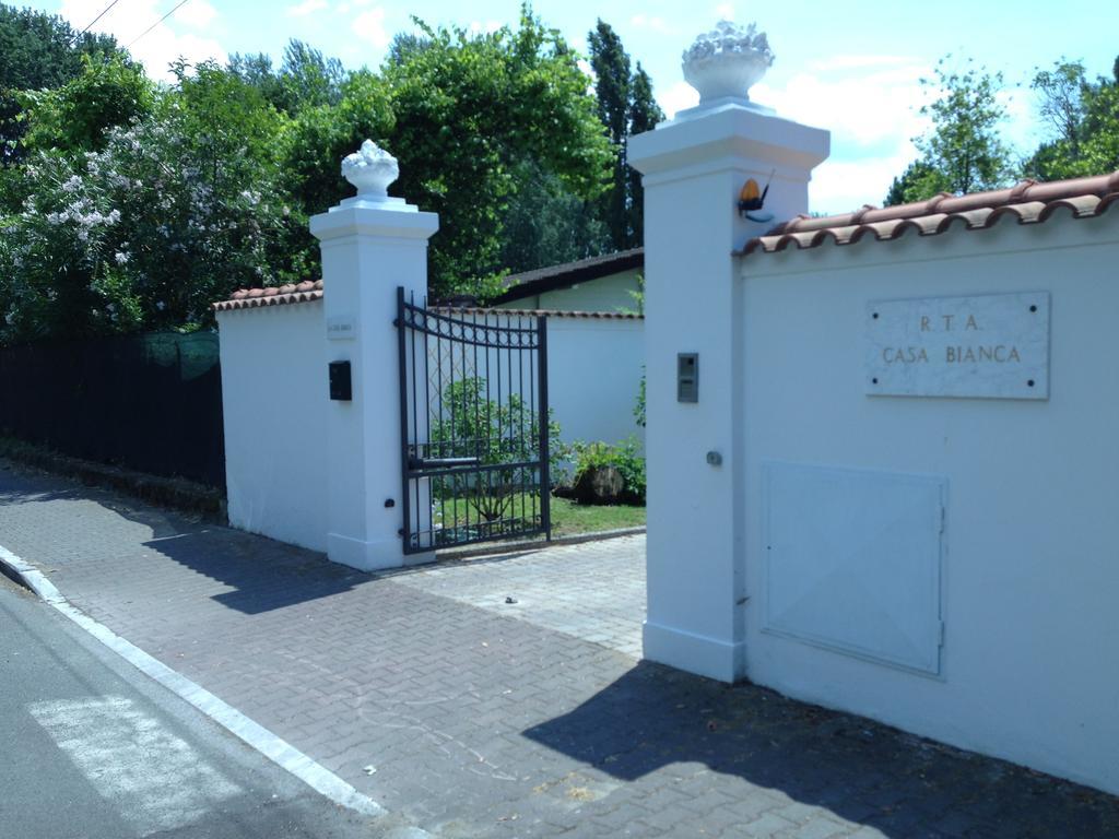 Residence Casa Bianca Marina di Massa Rum bild